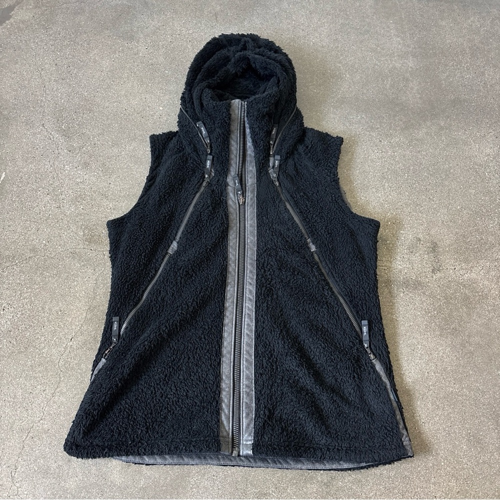 KULE flight vest Black and Gray Fleece zip away hood